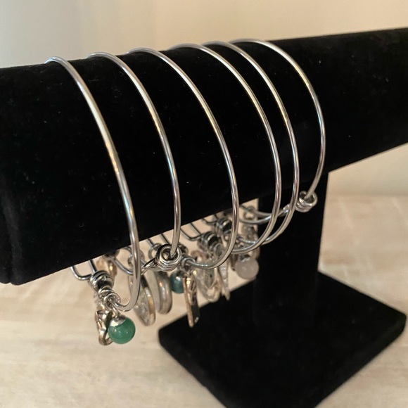 6 Expandable Bangle Charm Bracelets. - Picture 9 of 10